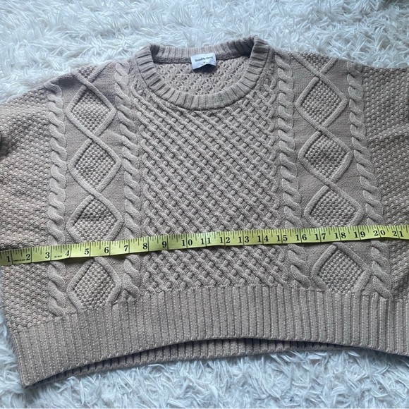 Aritzia x Sunday Best - “Peggy” Cropped Cable Knit Sweater in Beige - Picture 5 of 7